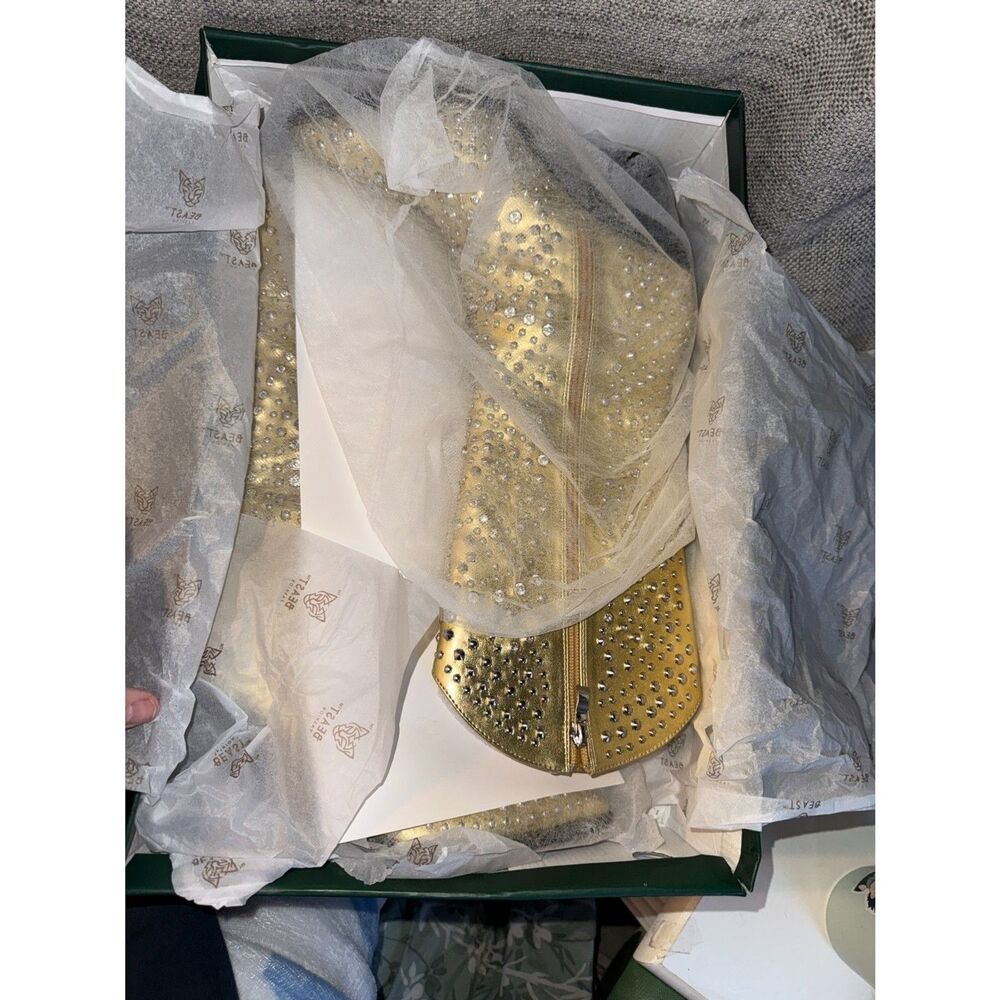 Beast Fashion Western Cowboy Boots Gold Metallic Rhinestones Size 7.5 NEW IN BOX - Picture 11 of 11